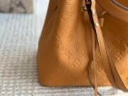 ⁦Louis Vuitton NeoNoe Shoulder Bag Handbag⁩ - الصورة ⁦3⁩