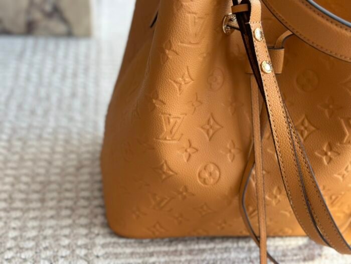 ⁦Louis Vuitton NeoNoe Shoulder Bag Handbag⁩ - الصورة ⁦3⁩