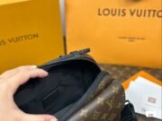 ⁦Louis Vuitton S-Lock Messenger Shoulder Bag Handbag⁩ - الصورة ⁦8⁩