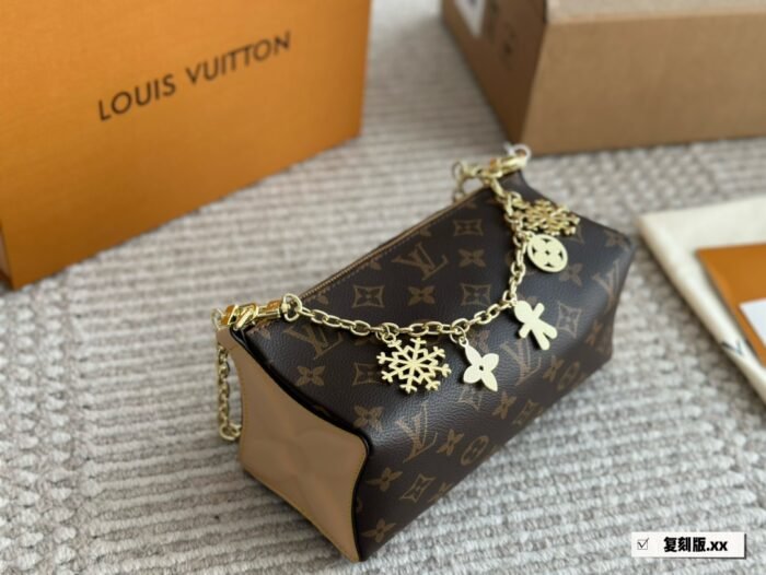 ⁦Louis Vuitton bloom pouch Shoulder Bag Handbag⁩ - الصورة ⁦2⁩