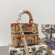 ⁦Dior The LADY D-LITE Bag⁩ - الصورة ⁦5⁩