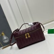 ⁦Bottega Veneta Intrecciato Mini Shoulder Crossbody Cosmetic Bag⁩ - الصورة ⁦9⁩