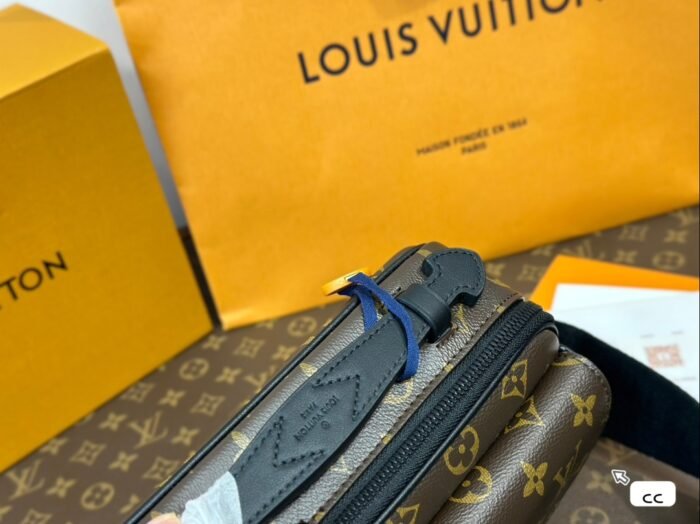 ⁦Louis Vuitton S-Lock Messenger Shoulder Bag Handbag⁩ - الصورة ⁦7⁩