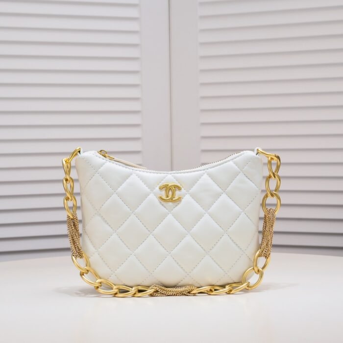 ⁦Chanel 23A Fringed Gold Chain Hobo Underarm Shoulder Bag Handbag⁩ - الصورة ⁦1⁩