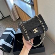 ⁦Chanel Flap Mini Bag in Square⁩ - الصورة ⁦11⁩