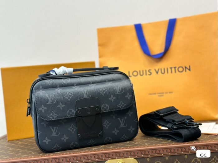 ⁦Louis Vuitton S-Lock Messenger Shoulder Bag Handbag⁩ - الصورة ⁦1⁩