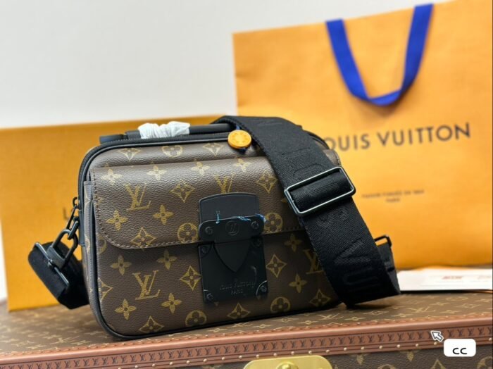 ⁦Louis Vuitton S-Lock Messenger Shoulder Bag Handbag⁩ - الصورة ⁦3⁩