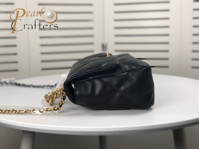 ⁦Chanel Lambskin Quilted Medium19 Flap Shoulder Bag Handbag⁩ - الصورة ⁦2⁩
