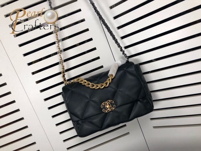 ⁦Chanel Lambskin Quilted Medium19 Flap Shoulder Bag Handbag⁩ - الصورة ⁦8⁩