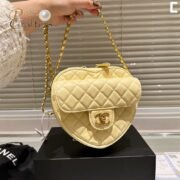 ⁦Chanel  Peach Pericardium Across The Body Bag⁩ - الصورة ⁦6⁩