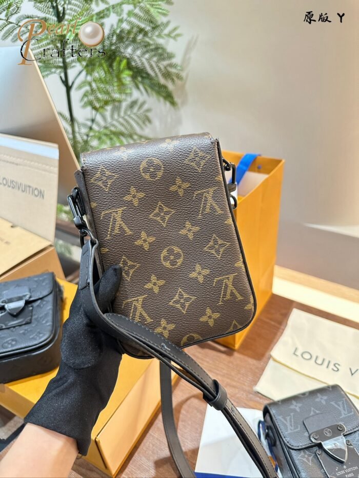 ⁦Louis Vuitton S-LOCK Phone Shoulder Bag Handbag⁩ - الصورة ⁦8⁩