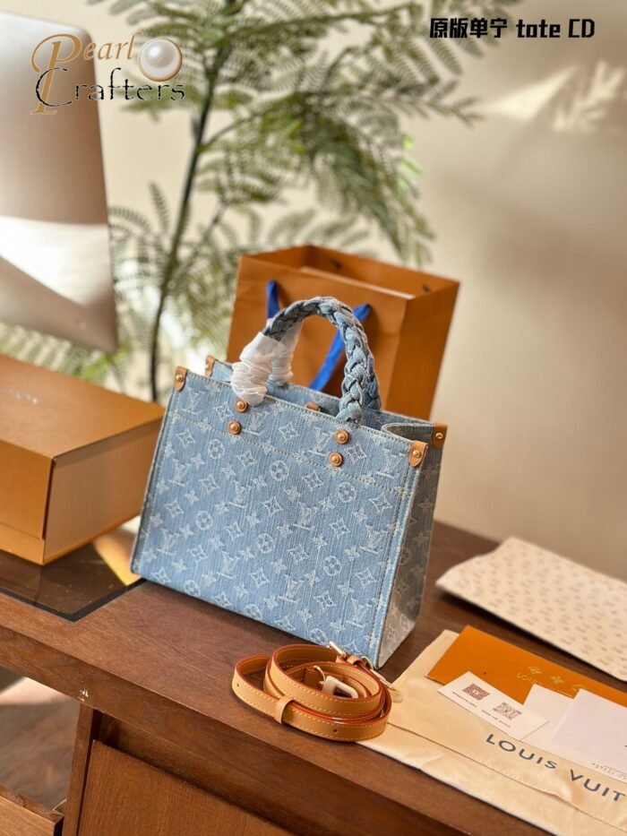 ⁦Louis Vuitton Onthego Denim Shoulder Bag Handbag⁩ - الصورة ⁦9⁩