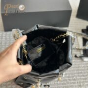 ⁦Chanel 22 garbage Bag Mini Handbag Shiny Lambskin Jewelry Charm Shoulder Bag⁩ - الصورة ⁦10⁩