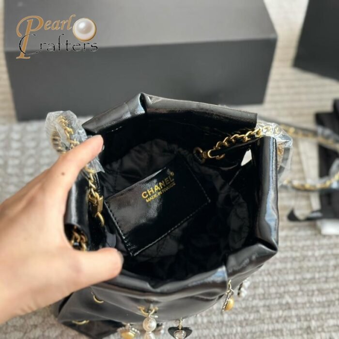 ⁦Chanel 22 garbage Bag Mini Handbag Shiny Lambskin Jewelry Charm Shoulder Bag⁩ - الصورة ⁦10⁩