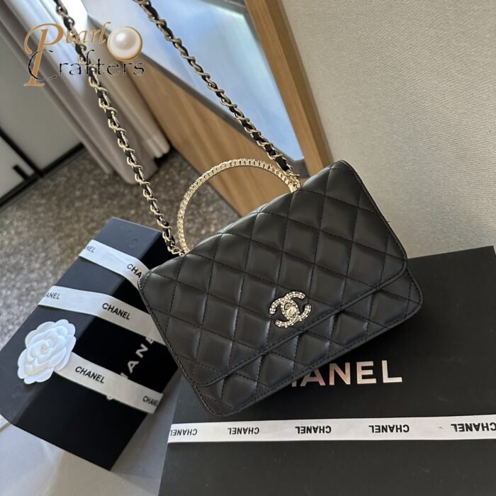⁦Chanel  Fortune Pearl-Handle Bag⁩ - الصورة ⁦4⁩