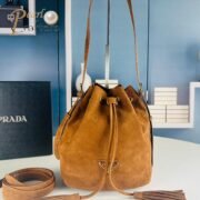 ⁦Prada Bucket Bag Shoulder Bag⁩ - الصورة ⁦2⁩