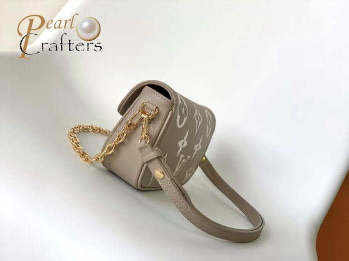 ⁦Louis Vuitton 10A Handbag Shoulder Bag Top Mirror Quality Version Wallet on Chain Ivy M82211⁩ - الصورة ⁦2⁩