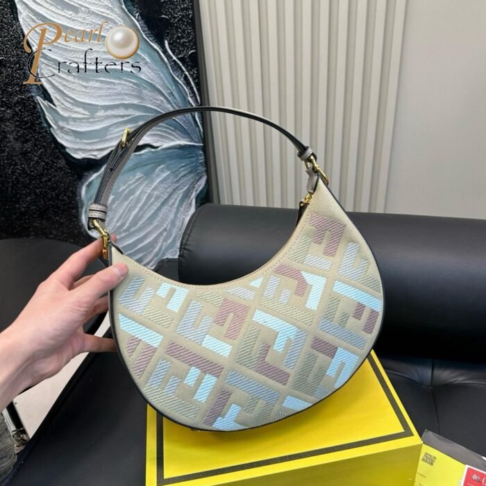 ⁦Fendi FF Logo Half Moon Bag Wristlet Shoulder Crossbody Tote Bag⁩ - الصورة ⁦4⁩