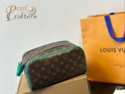 ⁦Louis Vuitton Cosmetics Toiletry Shoulder Bag Handbag⁩ - الصورة ⁦10⁩