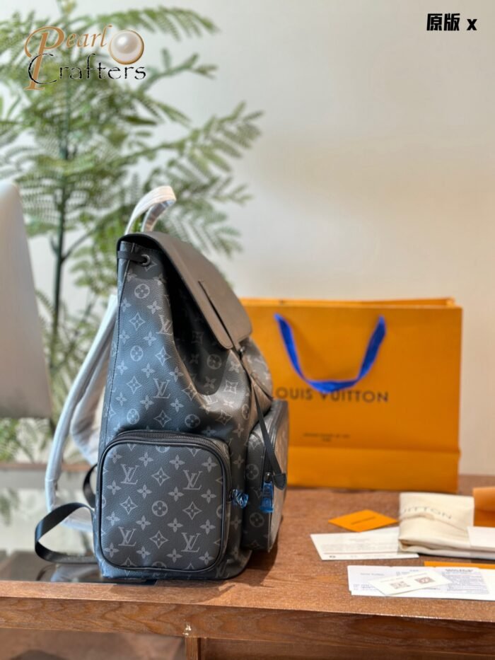 ⁦Louis Vuitton TRIO Backpack Bag Handbag⁩ - الصورة ⁦4⁩