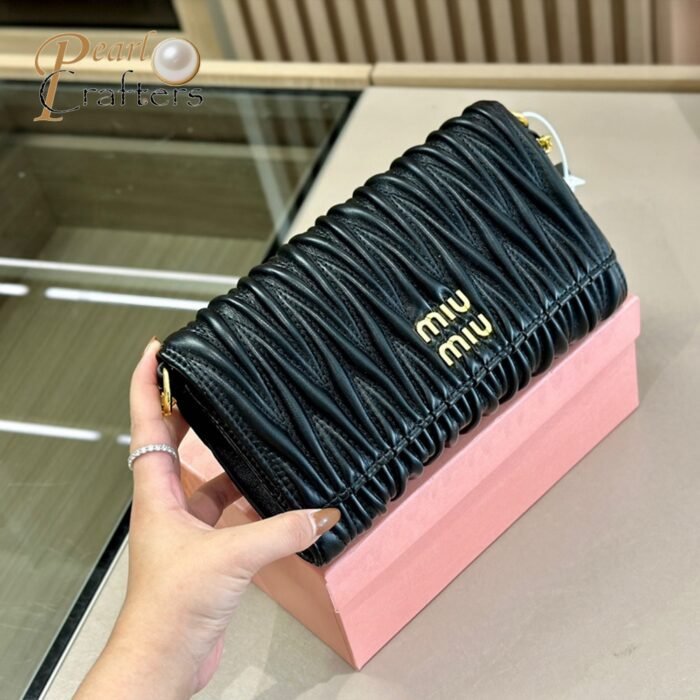 ⁦Miumiu Matelasse Leather Shoulder Bag Crossbody Bag⁩ - الصورة ⁦5⁩