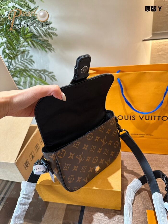 Louis Vuitton Montsouris Messenger Shoulder Bag Handbag - Image 9