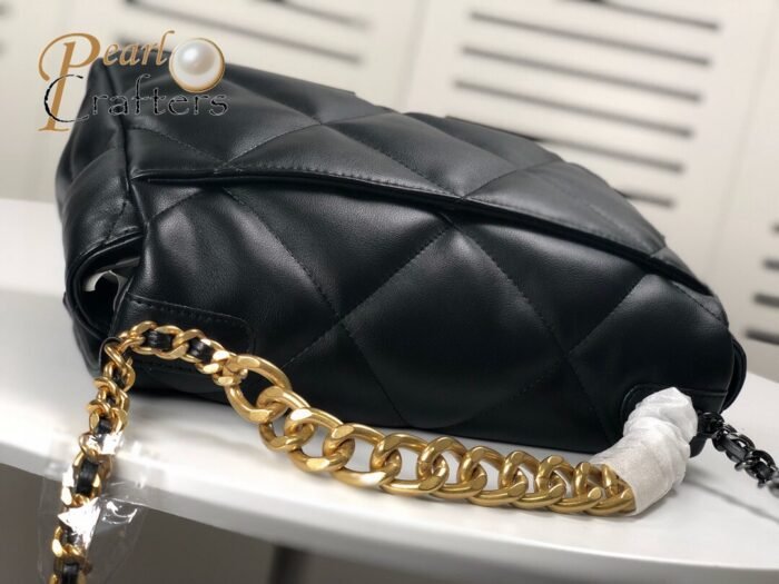 ⁦Chanel Lambskin Quilted Medium19 Flap Shoulder Bag Handbag⁩ - الصورة ⁦5⁩
