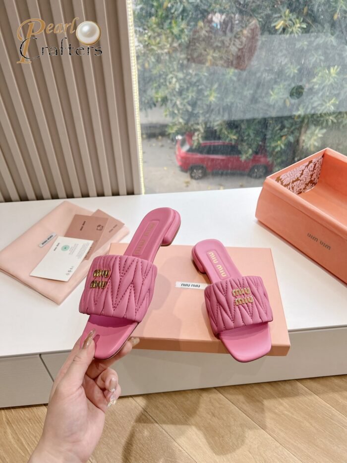 ⁦Miu Miu Slipper Sandals Low Heel Shoes⁩ - الصورة ⁦2⁩