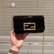 ⁦FENDI Chain Wallet Crossbody Bag⁩ - الصورة ⁦2⁩