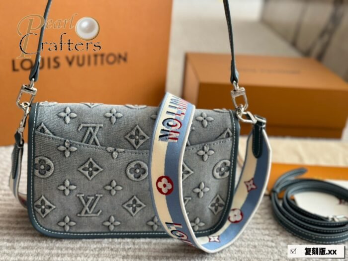 ⁦Louis Vuitton Denim Diane Shoulder Bag Handbag⁩ - الصورة ⁦4⁩
