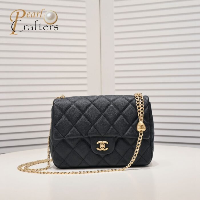 ⁦Chanel 23P Heart-Shaped Sardware Shoulder Bag Handbag⁩ - الصورة ⁦1⁩