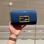⁦FENDI Chain Wallet Crossbody Bag⁩ - الصورة ⁦4⁩