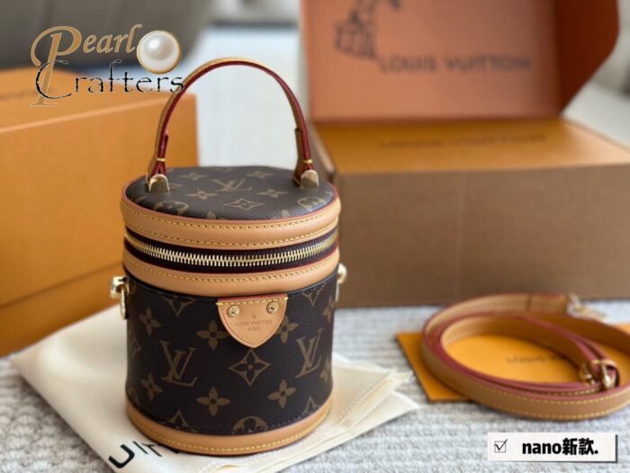 ⁦Louis Vuitton Cannes Shoulder Bag Handbag⁩ - الصورة ⁦1⁩