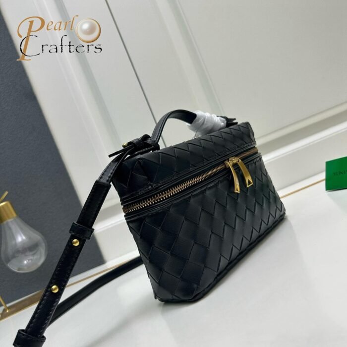 ⁦Bottega Veneta Intrecciato Mini Shoulder Crossbody Cosmetic Bag⁩ - الصورة ⁦4⁩