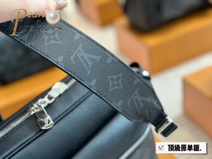 Louis Vuitton OUTDOOR Messenger Shoulder Bag Handbag - Image 8