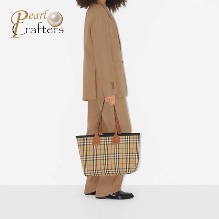 ⁦Burberry London Bag Medium⁩ - الصورة ⁦3⁩