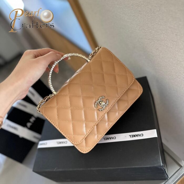 ⁦Chanel  Fortune Pearl-Handle Bag⁩ - الصورة ⁦7⁩