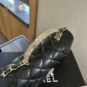 ⁦Chanel  Fortune Pearl-Handle Bag⁩ - الصورة ⁦6⁩