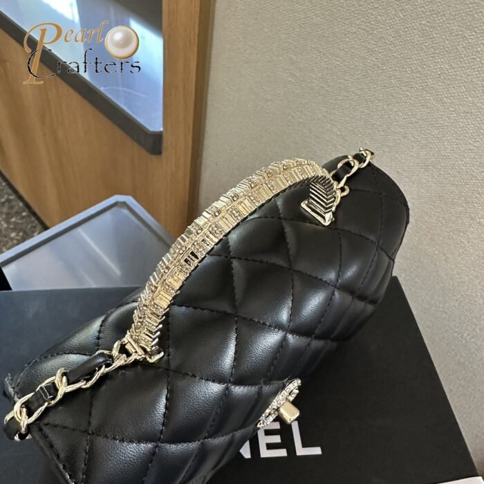 ⁦Chanel  Fortune Pearl-Handle Bag⁩ - الصورة ⁦6⁩