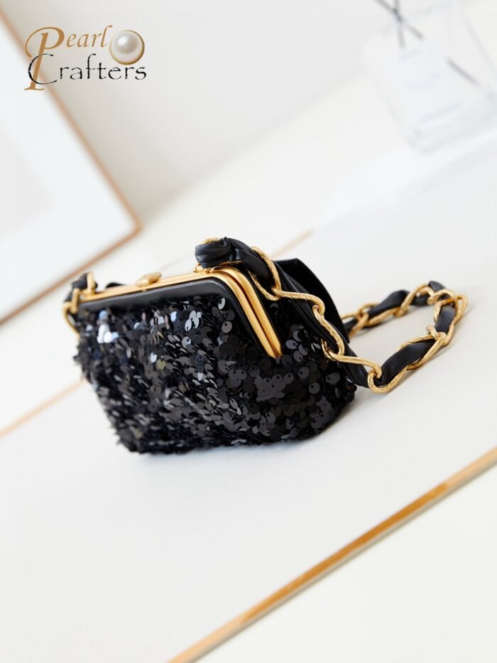 Chanel 10A Handbag Shoulder Bag Top Mirror Quality Version AP5127 - Image 4