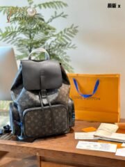 ⁦Louis Vuitton TRIO Backpack Bag Handbag⁩ - الصورة ⁦9⁩