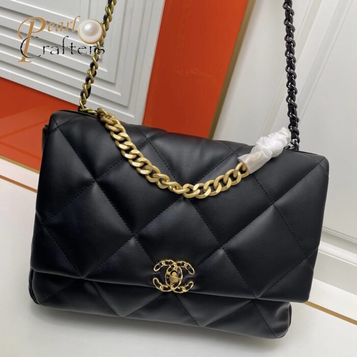 ⁦Chanel 19bag Lambskin Gold Buckle Shoulder Crossbody Bag⁩ - الصورة ⁦2⁩