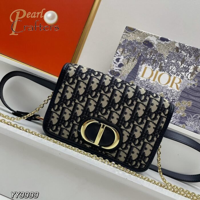 ⁦DIOR 30 Montaigne Canvas Shoulder Bag⁩ - الصورة ⁦2⁩