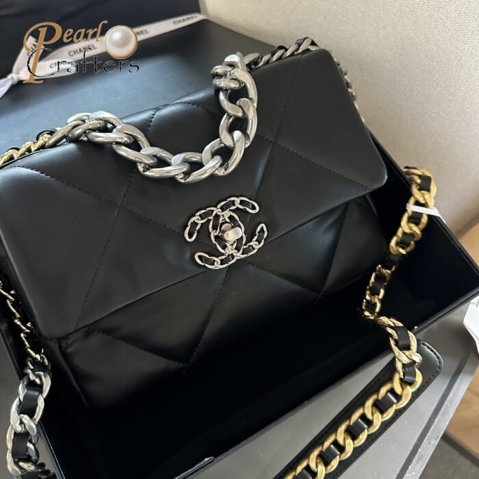 ⁦CHANEL 19 Flap Bag Chain Strap Shoulder Bag 0⁩ - الصورة ⁦4⁩
