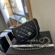 ⁦Chanel  Fortune Pearl-Handle Bag⁩ - الصورة ⁦10⁩