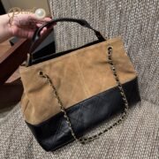 ⁦CHANEL - 25A Black Beige Suede Calfskin  Tote Bag(10a mirror version)⁩ - الصورة ⁦3⁩