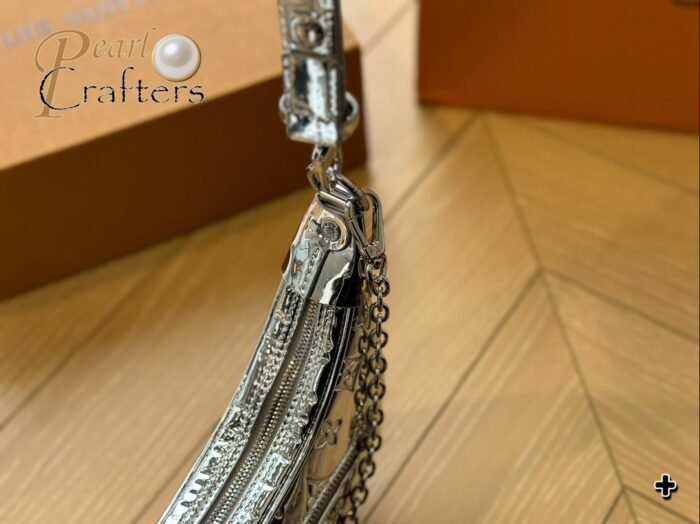 Louis Vuitton Loop Shoulder Bag Handbag - Image 2