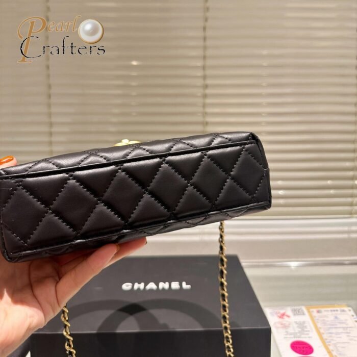 ⁦Chanel Shiny Aged Calfskin Quilted Nano Kelly Shopper Bag⁩ - الصورة ⁦5⁩