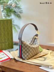 ⁦Gucci Mini HOBO Shoulder Bag⁩ - الصورة ⁦2⁩