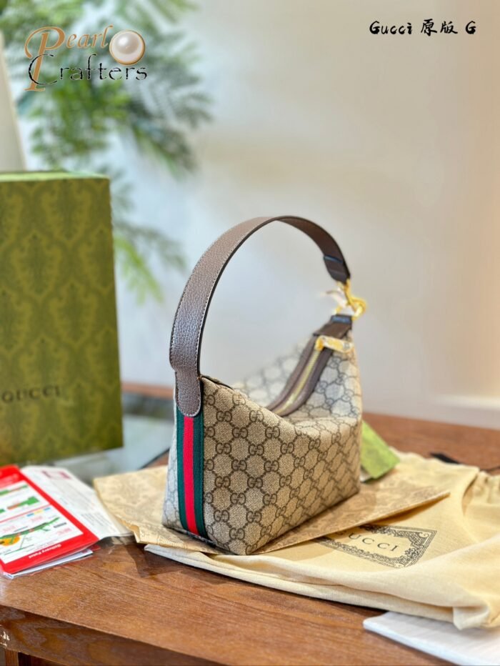⁦Gucci Mini HOBO Shoulder Bag⁩ - الصورة ⁦2⁩